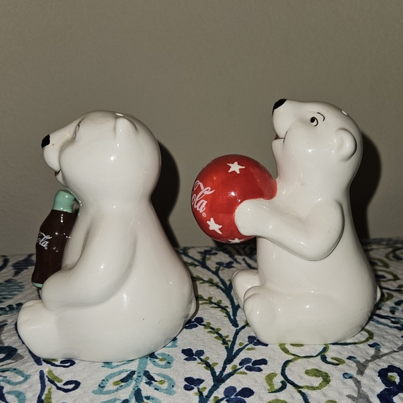 Coca cola bears salt and pepper shakers - Picture 5 of 9